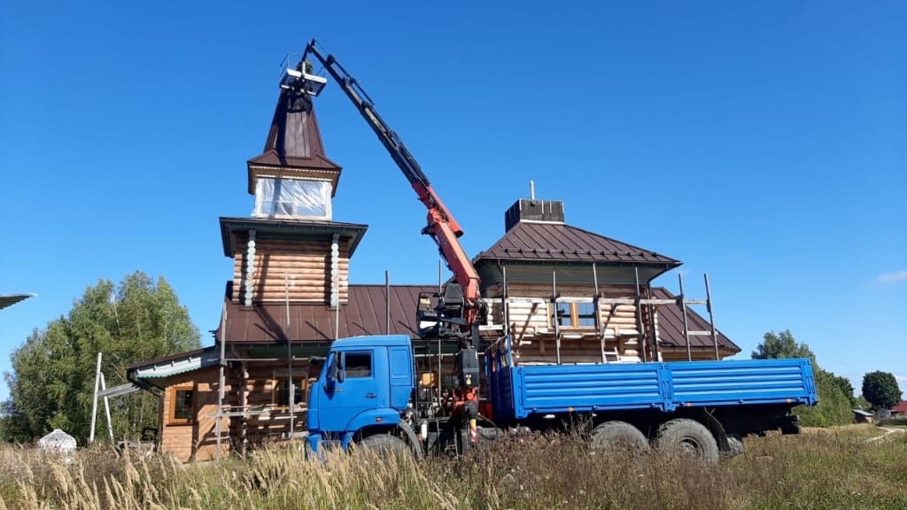 Кран-манипулятор с корзиной на базе КАМАЗ 43118 вездеход