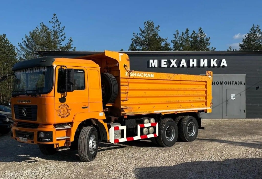 Самосвал SHACMAN, оранжевая кабина и кузов